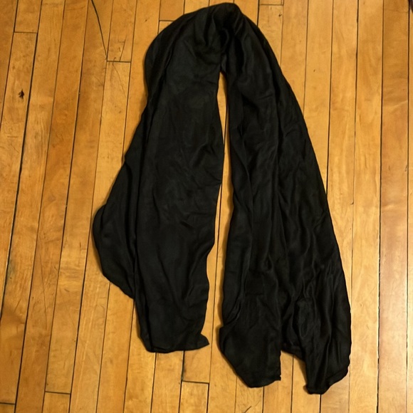 Free add on// 100% viscose scarf - Picture 1 of 6